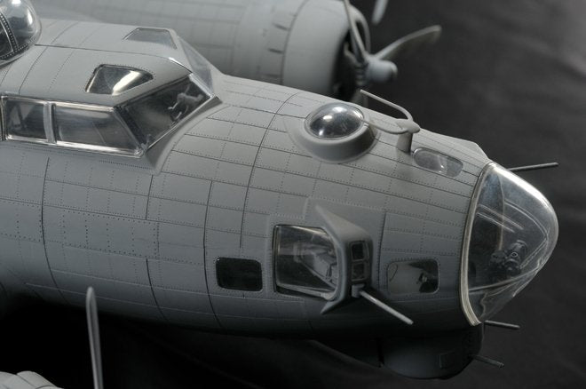 HK Models 01E04 B-17 Flying Fortress F and G 1/32 – imagen 13