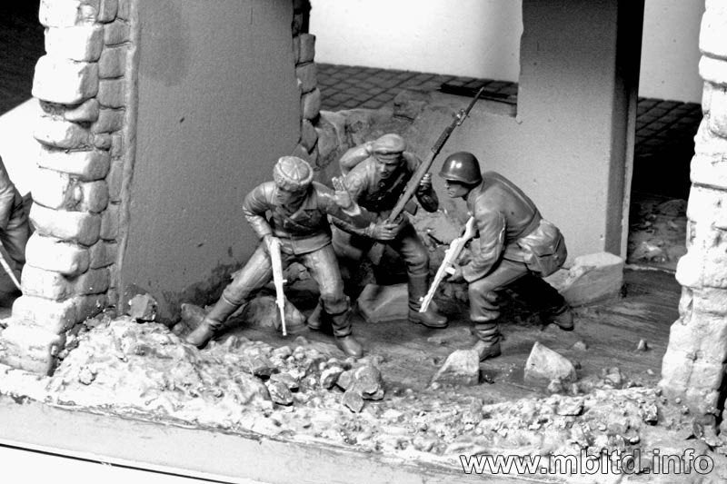 Master Box 3571 Who is that? German mountain troops and Soviet Marines (Spring 1943) 6 figures set 1/35 – zdjęcie 3