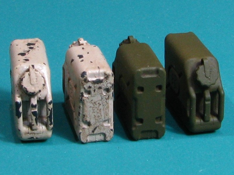 EUREKA XXL E-045 Bidons de carburant militaires américains 1/35 – image 4
