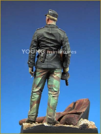 Young Miniatures YM9001-B SS Panzer Officer with T-34 Mantlet Base 90mm – zdjęcie 3