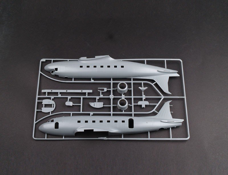 Trumpeter 02829 C-48C Skytrain Transport Aircraft 1/48 – immagine 9