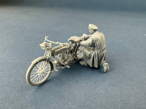 Copper State Models F35-058 British dispatch rider Checking motorcycle ( Motorcycle not included) 1/35 – imagen 2