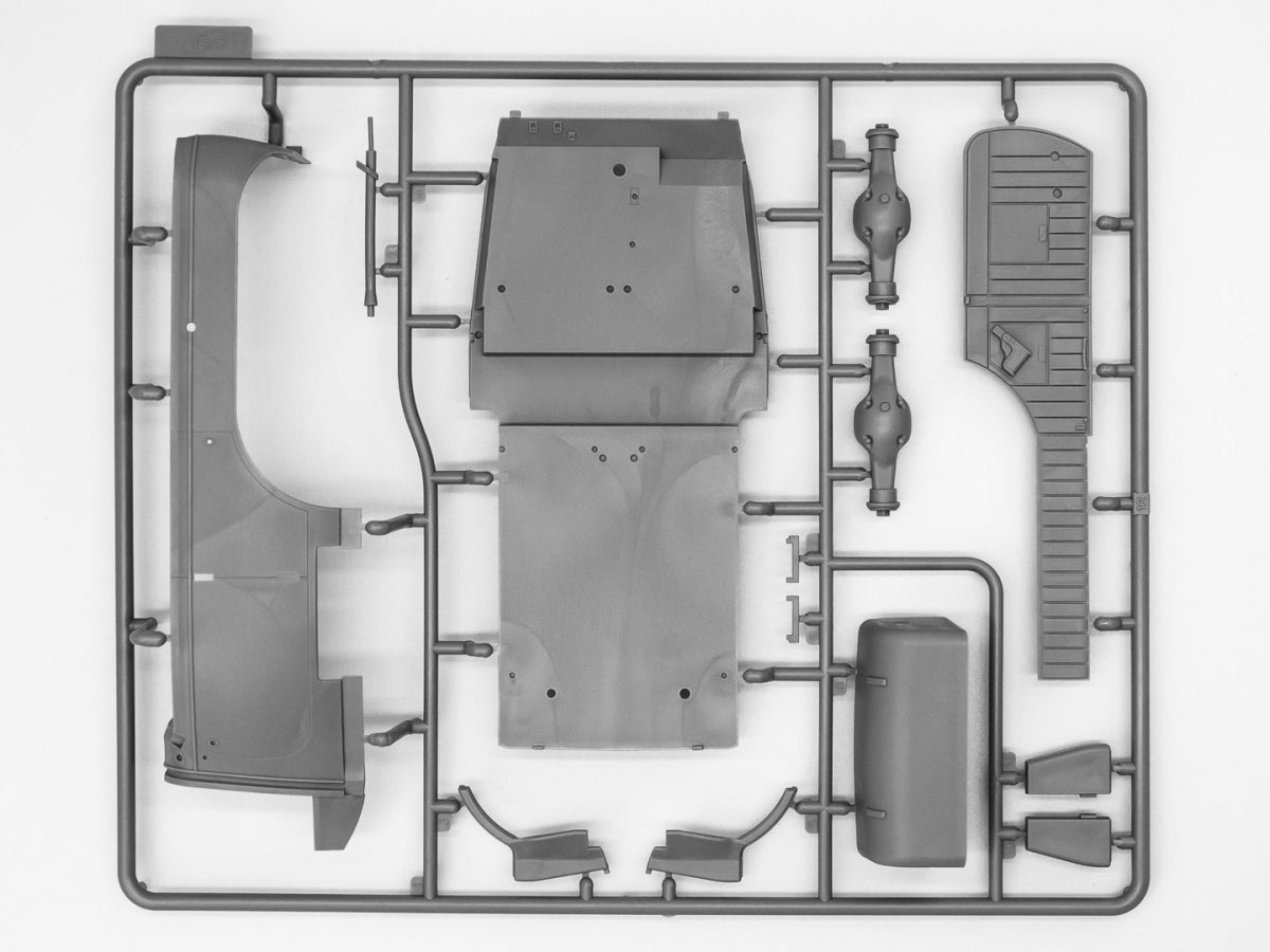 ICM 24024 Type G4 with MG 34 and German Staff Personnel 1/24 – imagen 10