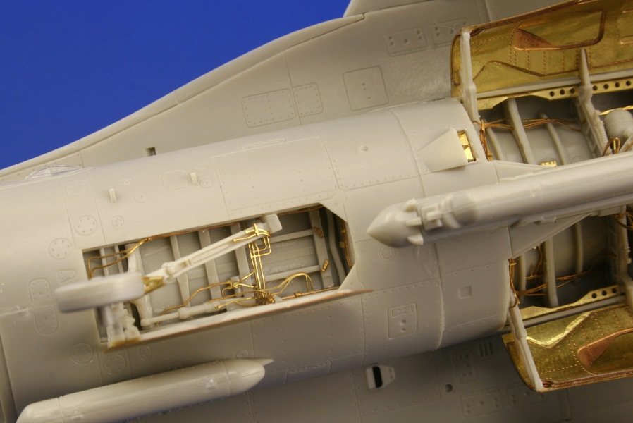 Eduard 49390 F-16CJ Block 50 undercarriage 1/48 Tamiya – Bild 3