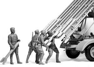 ICM 35648 WWII Soviet BM-13-16 MLRS Vehicle Crew 1/35 – imagen 2