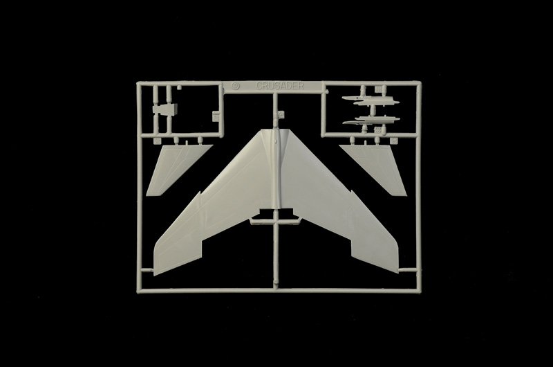 Italeri 1456 F-8E Crusader 1/72 – image 6
