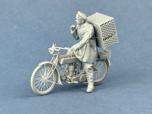 Maquette Copper State Models F35-060 : Cavalier messager britannique avec panier de pigeons (moto non incluse) 1/35 – image 2