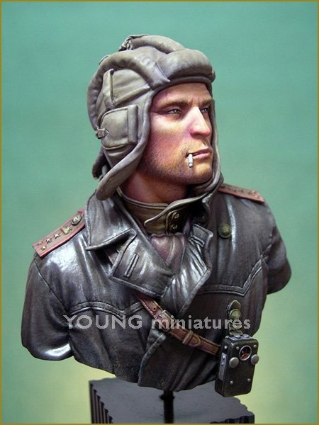 Young Miniatures YM1823 SOVIET TANK COMMANDER 1944 1/10 – image 2