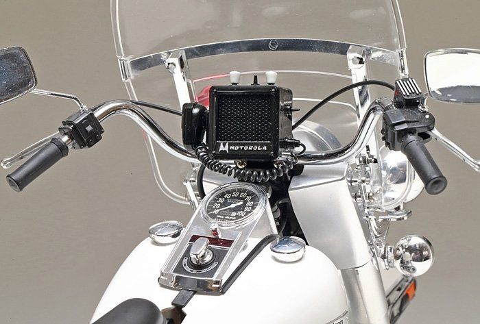 Tamiya 16038 Harley Davidson FLH1200 - Police Bike 1/6 – Bild 5