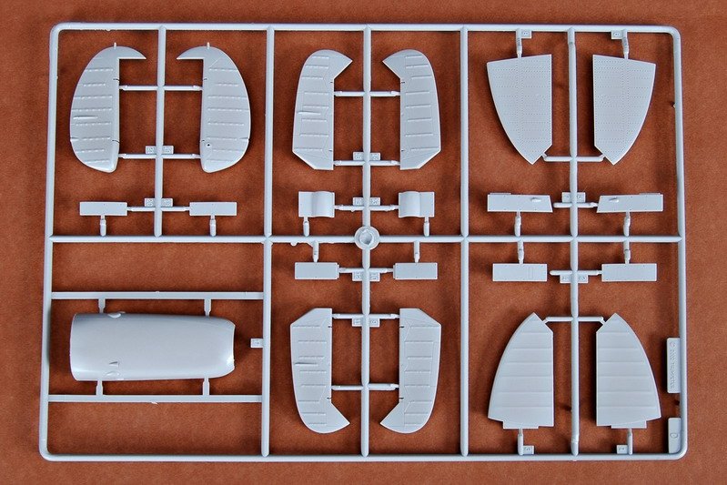 Trumpeter 02413 Spitfire MK.VI 1/24 – zdjęcie 9