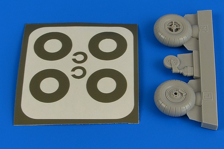 Aires 2218 Bucker Bu 131 wheels &amp;amp; paint masks transverse tread w/o disc cover 1/32