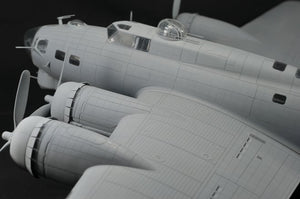 HK Models 01E04 B-17 Flying Fortress F and G 1/32 – imagen 9