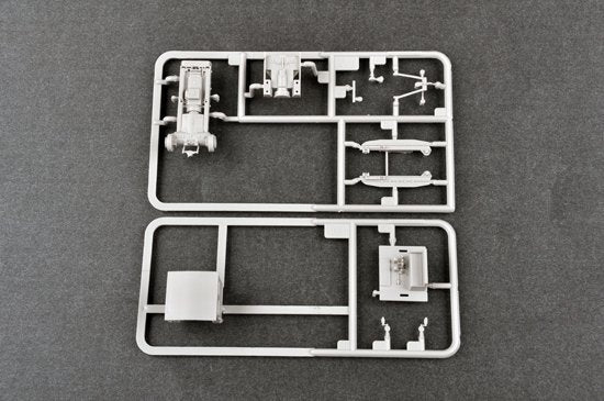 Trumpeter 07111 Russian ChTZ S-65 Tractor with Cab 1/72 – immagine 3
