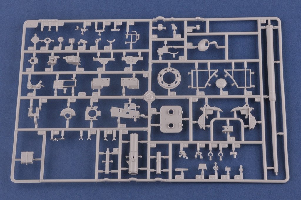 Hobby Boss 84533 Pz.Kpfw.VI Sd.Kfz.182 Tiger II (Henschel July-1945 Production) 1/35 – imagen 8