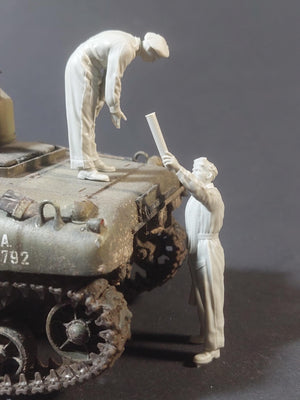 Panzer Art FI35-234 British tanker loading 75mm ammo set 1/35 – imagen 2