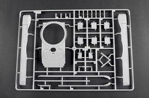 Trumpeter 09603 T-72M MBT 1/35 – image 7
