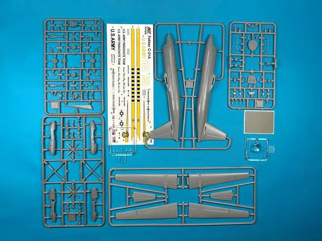 A&amp;A Models 44106 Fokker C-31A (“Golden Knights”parachure team) 1/144