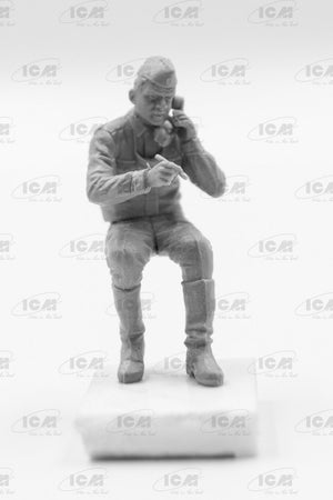 ICM 35901 Chernobyl #1 Radiation monitoring station (ZiL-131KShM truck &amp;amp; 5 figures &amp;amp; diorama base with background) 1/35 – image 9