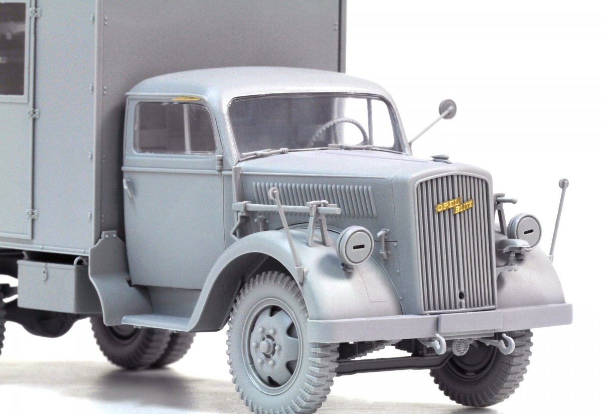 Dragon 6790 WWII German Ambulance Truck 1/35 – imagen 4