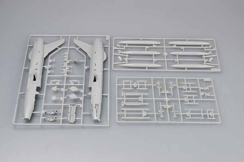 Trumpeter 01618 F-105G THUNDERCHIEF 1/72 – imagen 6