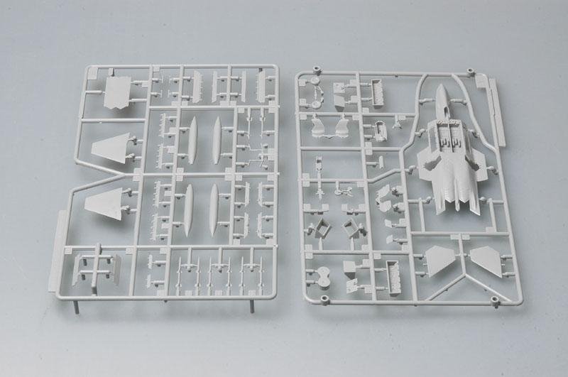 Trumpeter 01317 Lockheed F-22A Raptor 1/144 – image 3