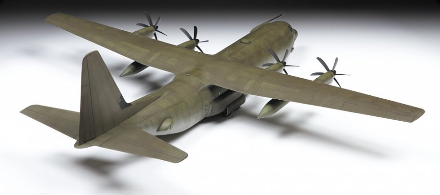 Zvezda 7325 American Military Transport Plane C-130J 1/72 – imagen 2