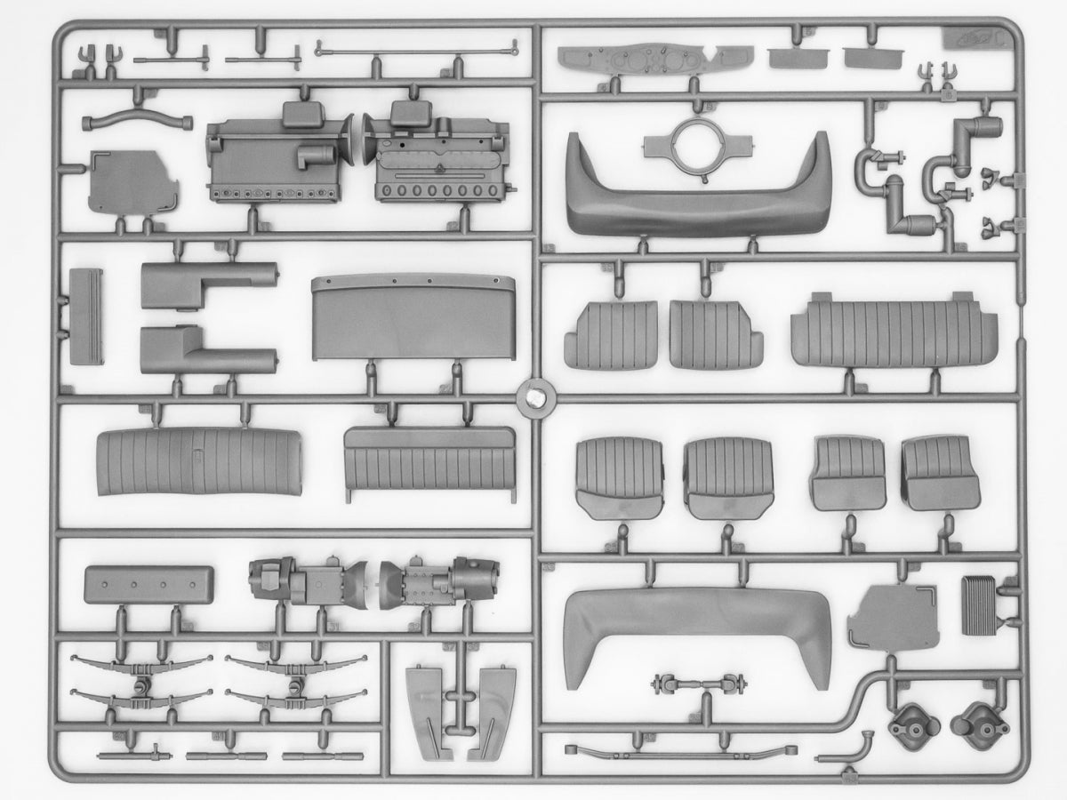 ICM 24024 Type G4 with MG 34 and German Staff Personnel 1/24 – imagen 7