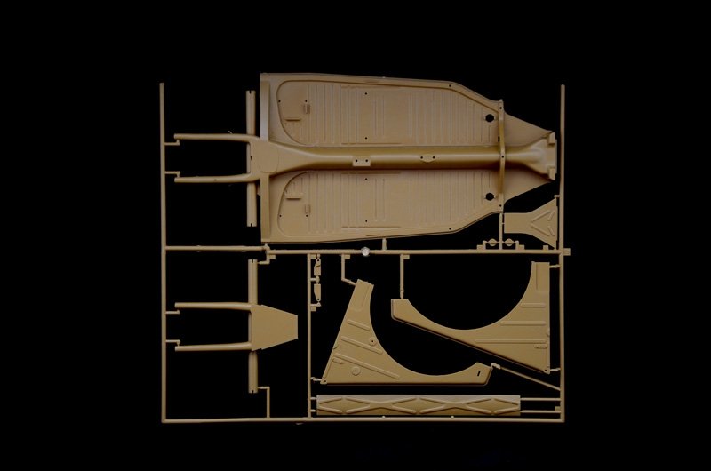 Italeri 7405 Kdf. 1 Type 82 Kübelwagen 1/9  – image 2