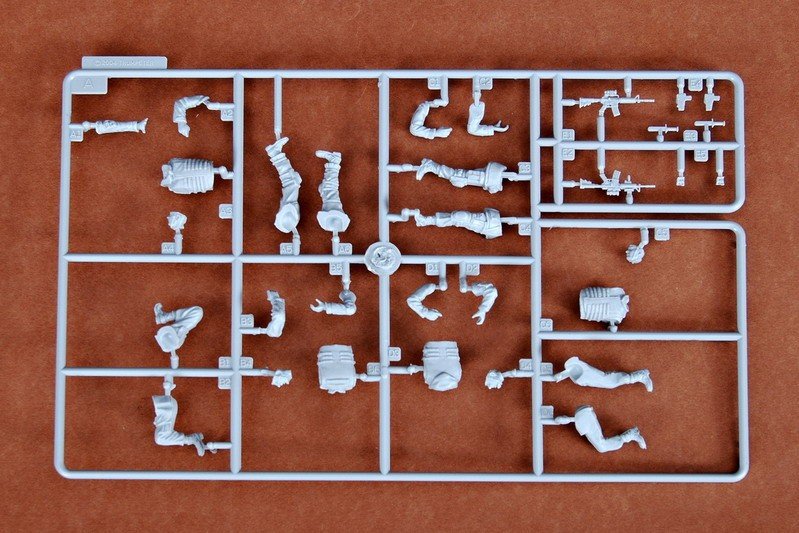 Trumpeter 00410 US101st Airborne Division Crew 1/35 – imagen 13