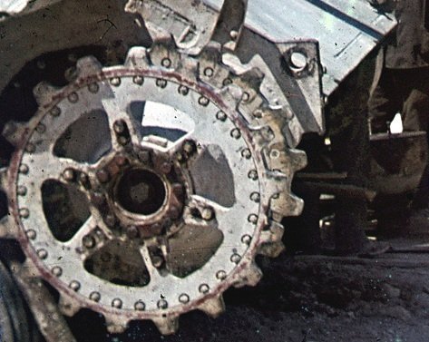 Panzer Art RE35-327 Damage drive wheels for “Panther” tank 1/35 – Bild 3
