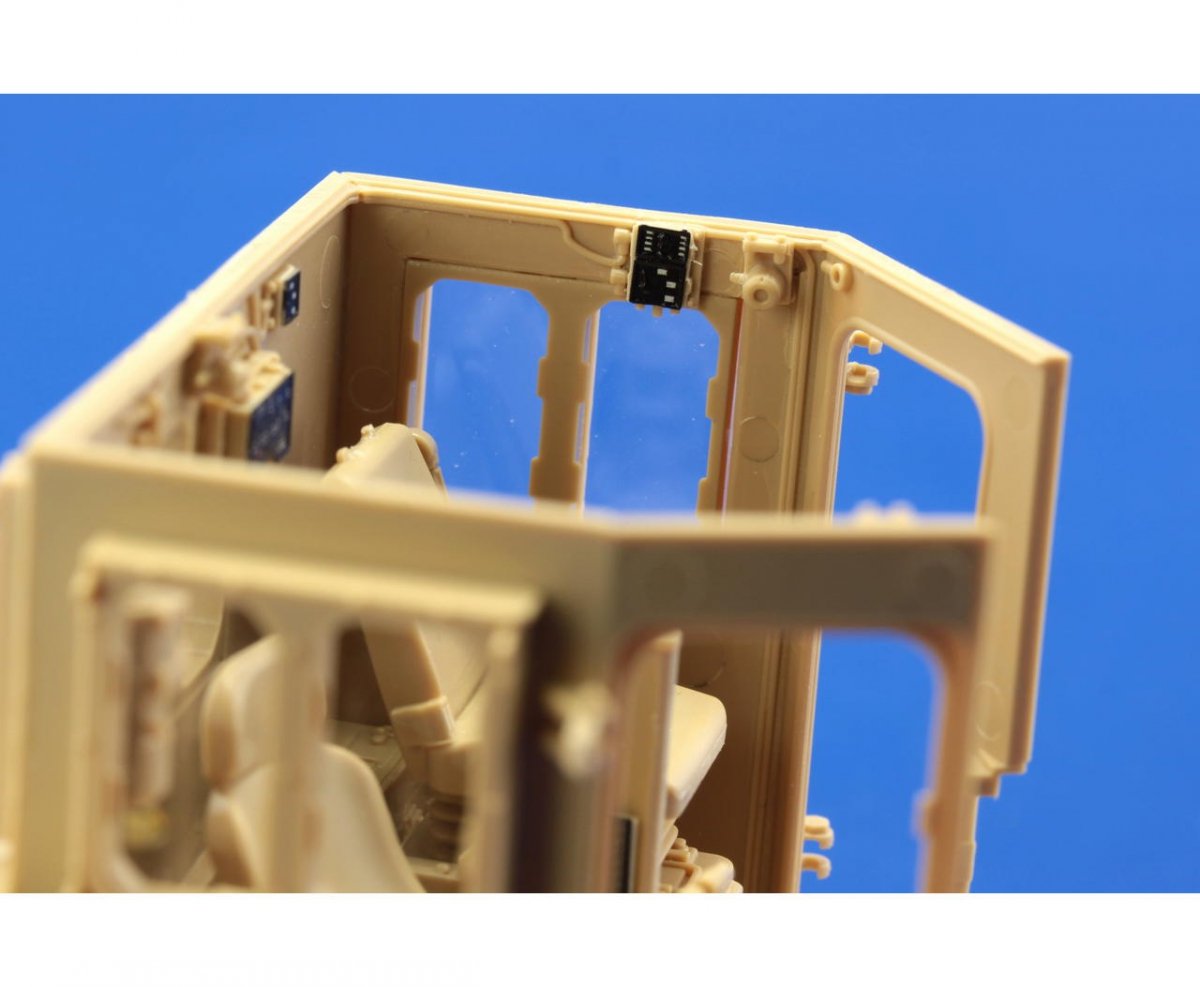 Eduard 36268 Doobi Bulldozer interior - colour 1/35 Meng – Bild 10