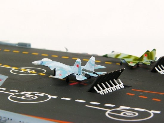 Trumpeter 05606 USSR Admiral Kuznetsov aircraft carrier 1/350 – imagen 12