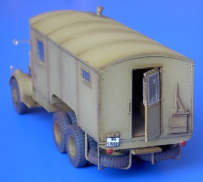 Attack 72817 TATRA T-111-8000 Kundediensttruppwagen 1/72 – imagen 2
