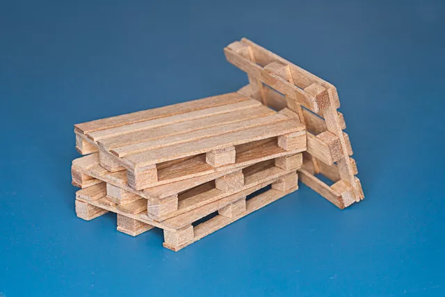 RB Model 35D30 4 x natural wood pallets self assembly kit 1/35 – imagen 2