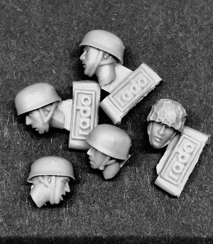 RADO Miniatures RDM35H06 Heads w/FJ hemetes set 2 1/35 – imagen 2
