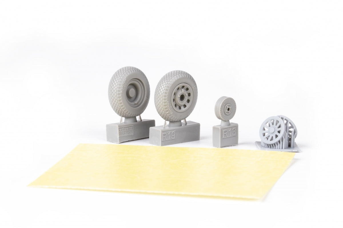 Eduard 648988 P-51B / C wheels cross tread EDUARD 1/48 – imagen 4
