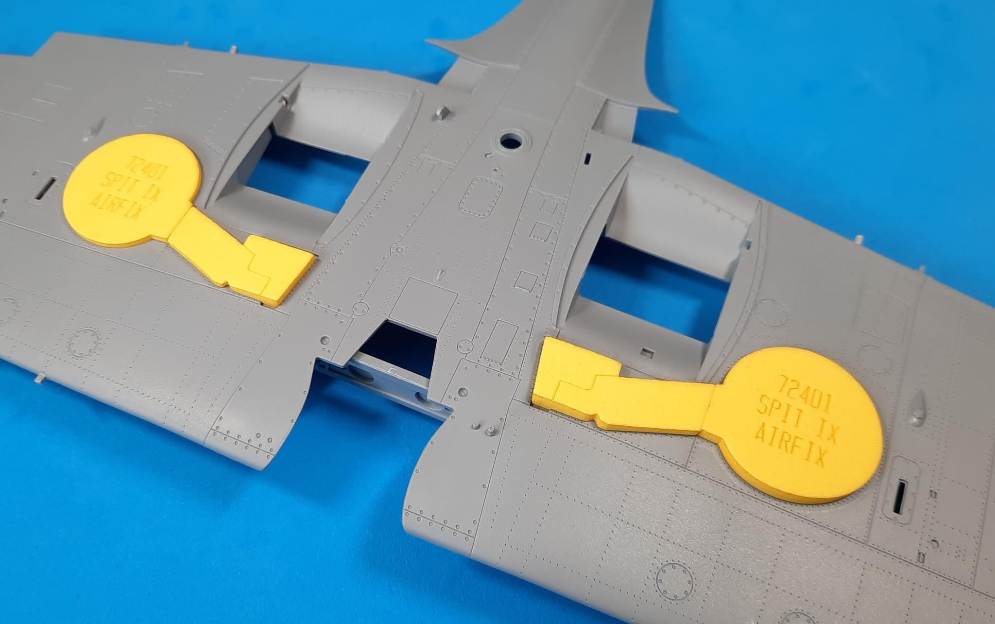 Omask 72401 1/24 Spitfire Mk. VIII / Mk. IX Wheel Bay Plugs (for Airfix) 1/24 – imagen 2